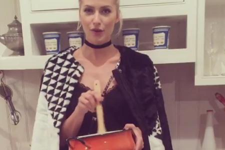 Ob sich Topmodel Lena Gercke wohl eine leckere Kürbissuppe kocht? Ob sich Topmodel Lena Gercke wohl eine leckere Kürbissuppe kocht?