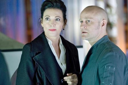 Lennart (Jürgen Vogel) konfrontiert seine Mutter Lea (Iris Berben) mit seinen Erinnerungen Lennart (Jürgen Vogel) konfrontiert seine Mutter Lea (Iris Berben) mit seinen Erinnerungen
