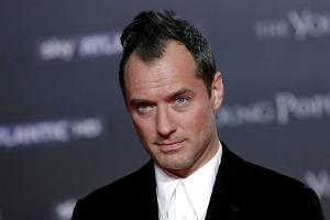Jude Law mit fragwürdiger Irokesen-Frise