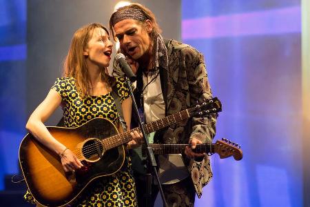 Mimi (Katharina Schüttler) und Jonny (Martin Feifel) rocken die Bühne wie in alten Zeiten