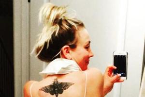 Das tut schon beim Hinsehen weh! Kaley Cuoco hat lauter rote Abdrücke auf dem Rücken
