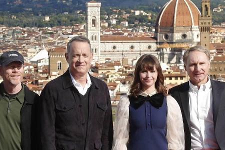 Tom Hanks (l.) , Ron Howard, Felicity Jones und Dan Brown in Florenz Tom Hanks (l.) , Ron Howard, Felicity Jones und Dan Brown in Florenz