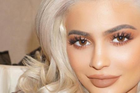 Kylie Jenner feiert mit ihren Beauty-Produkten große Erfolge Kylie Jenner feiert mit ihren Beauty-Produkten große Erfolge