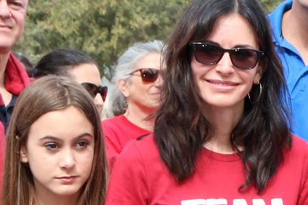 Courteney Cox und ihre Tochter Coco setzen sich gemeinsam für den Kampf gegen ALS ein Courteney Cox und ihre Tochter Coco setzen sich gemeinsam für den Kampf gegen ALS ein
