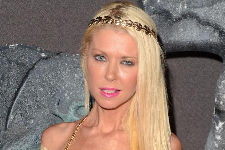 Die magere Schauspielerin Tara Reid im Halloween-Kostüm Die magere Schauspielerin Tara Reid im Halloween-Kostüm