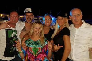 Die "Promi Big Brother"-Stars feiern auf Ibiza