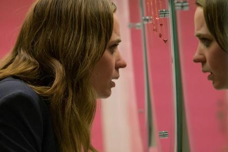 Rachel (Emily Blunt) hat Schwierigkeiten sich zu orientieren Rachel (Emily Blunt) hat Schwierigkeiten sich zu orientieren