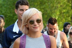 Tränen in Calais: Lily Allen entschuldigt sich bei jungem Flüchtling