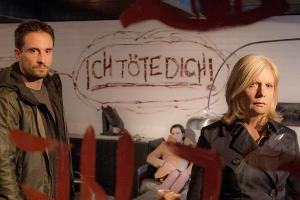 "Tatort: Er wird töten": Stedefreund (Oliver Mommsen) und Inga Lürsen (Sabine Postel) sehen sich die verwüstete Wohnung von ...
