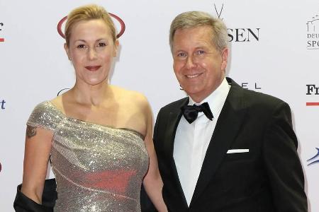 So schick: Bettina und Christian Wulff beim Sportpresseball 2016 So schick: Bettina und Christian Wulff beim Sportpresseball 2016