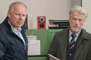 Die Schauspieler Jürgen Prochnow (r.) und Axel Milberg in "Tatort: Borowski und das verlorene Mädchen"