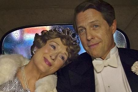 Meryl Streep als Florence Foster Jenkins und Hugh Grant als ihr Partner St. Clair Bayfield Meryl Streep als Florence Foster Jenkins und Hugh Grant als ihr Partner St. Clair Bayfield