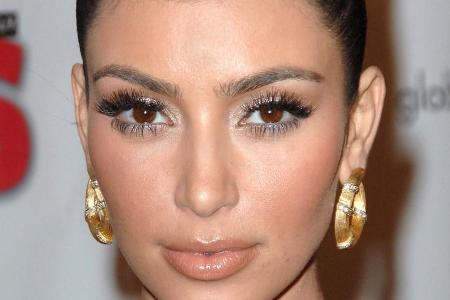 Kim Kardashian zeigt ihren schönen Mund - sie achtet auch auf eine richtige Lippenpflege. Kim Kardashian zeigt ihren schönen Mund - sie achtet auch auf eine richtige Lippenpflege.
