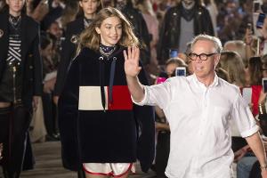 Poncho-Gate: Gigi Hadid "zu dick" für Tommy Hilfiger?