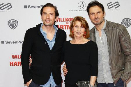 Senta Berger mit ihrem Sohn, Regisseur Simon Verhoeven (li.), und Filmproduzent Quirin Berg Senta Berger mit ihrem Sohn, Regisseur Simon Verhoeven (li.), und Filmproduzent Quirin Berg