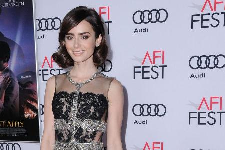 Lilly Collins zeigte viel Haut Lilly Collins zeigte viel Haut