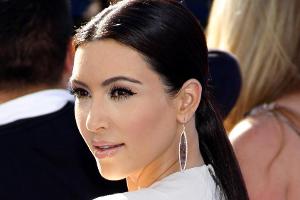 Kim Kardashian verliert Millionen durch ihr Schweigen