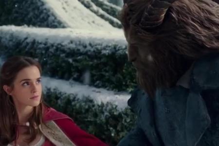 Belle (Emma Watson) beginnt nach und nach, hinter die Fassade des Belle (Emma Watson) beginnt nach und nach, hinter die Fassade des