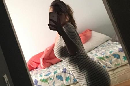 Ganz ungeniert zeigt sich Amy Schumer im Kranken-Look Ganz ungeniert zeigt sich Amy Schumer im Kranken-Look
