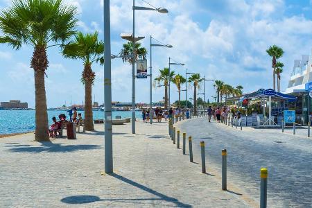 Die Uferpromenade von Paphos lädt zu langen Spaziergängen ein