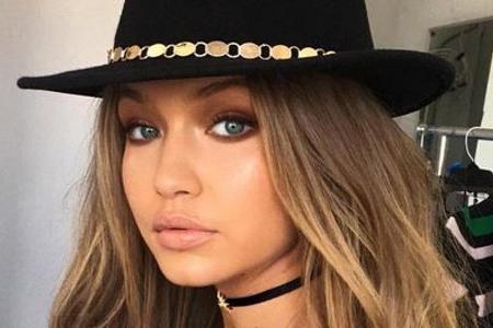Ein dezenter Glow auf den Wangen wie Gigi Hadid? Den Effekt erzielt man ganz leicht mit Chroming Ein dezenter Glow auf den Wangen wie Gigi Hadid? Den Effekt erzielt man ganz leicht mit Chroming