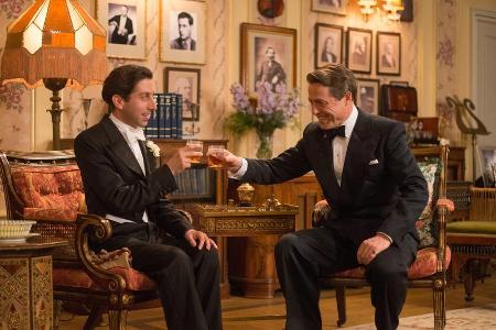 Zwei Männer, eine Mission: Der Pianist Cosme McMoon (Simon Helberg, l.) und Florence' Ehemann St. Clair Bayfield (Hugh Grant)