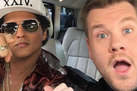 Bruno Mars (l.) und James Corden gemeinsam im Auto Bruno Mars (l.) und James Corden gemeinsam im Auto