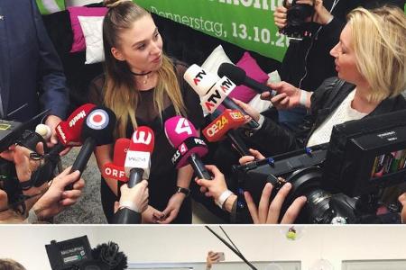 Bibi wird von Journalisten balagert