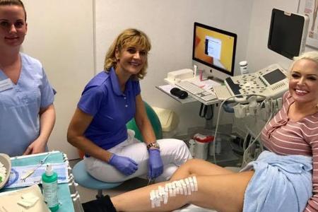 Immer dabei: Als Facebook-Freund von Daniela Katzenberger darf man auch bei der Besenreiser-Entfernung zusehen Immer dabei: Als Facebook-Freund von Daniela Katzenberger darf man auch bei der Besenreiser-Entfernung zusehen