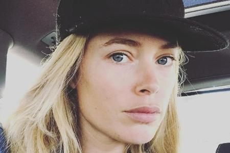 Model Doutzen Kroes scheint sich die Kappe ihres Mannes geschnappt zu haben
