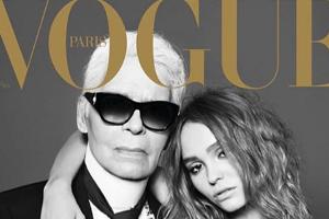 Lily-Rose Depp teilt sich das "Vogue"-Cover mit Karl Lagerfeld
