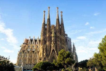 Die Kathedrale La Sagrada Familia ist das berühmteste Bauwerk Barcelonas Die Kathedrale La Sagrada Familia ist das berühmteste Bauwerk Barcelonas