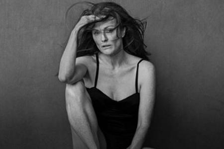 Oscar-Gewinnerin Julianne Moore im Pirelli Kalender 2017