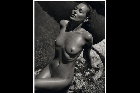 Mario Sorrenti hat Kate Moss auf Korsika sehr natürlich in Szene gesetzt.