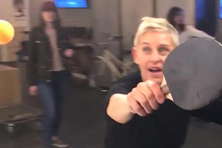 Ellen DeGeneres ist beim Tischtennis scheinbar eingefroren