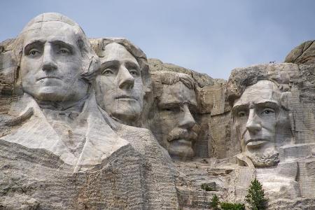 Seit nunmehr 75 Jahren blicken George Washington, Thomas Jefferson, Theodore Roosevelt und Abraham Lincoln (v.l.n.r.) auf ih... Seit nunmehr 75 Jahren blicken George Washington, Thomas Jefferson, Theodore Roosevelt und Abraham Lincoln (v.l.n.r.) auf ih...