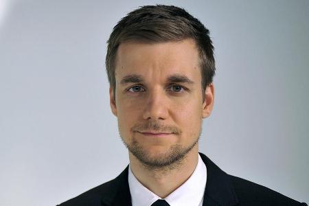Tobias Schlegl beendet seine Karriere beim ZDF, um Notfallsanitäter zu werden Tobias Schlegl beendet seine Karriere beim ZDF, um Notfallsanitäter zu werden