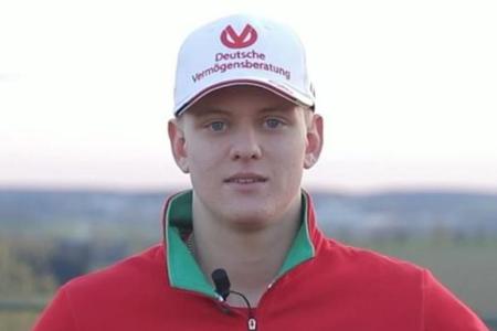Mick Schumacher freut sich auf das Benefiz-Fußballspiel Mick Schumacher freut sich auf das Benefiz-Fußballspiel