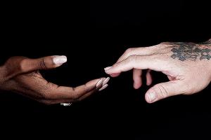 Mit dem Song "Hands" wollen die Künstler Spenden für die Opfer von Orlando sammeln