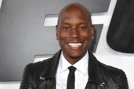 Tyrese Gibson hat Gefallen an einer seinen Kolleginnen gefunden Tyrese Gibson hat Gefallen an einer seinen Kolleginnen gefunden