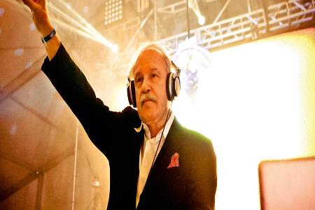 Seit 2013 steht Giorgio Moroder selber am Mischpult Seit 2013 steht Giorgio Moroder selber am Mischpult