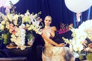 Iggy Azalea weiß die gigantischen Blumenbouquets zu schätzen