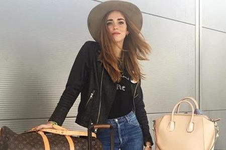 Mit so viel Gepäck zu verreisen wie Bloggerin Chiara Ferragni ist anstrengend. Konzentrieren Sie sich beim Packen deshalb au... Mit so viel Gepäck zu verreisen wie Bloggerin Chiara Ferragni ist anstrengend. Konzentrieren Sie sich beim Packen deshalb au...