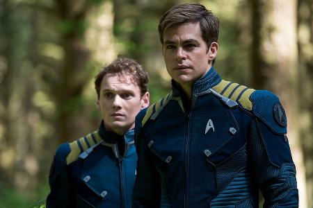 Anton Yelchin (l.) ist in Anton Yelchin (l.) ist in