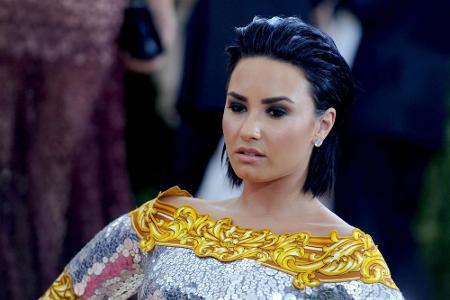 Auch Schauspielerin und Sängerin Demi Lovato (23) mag es, ihren Bob im Wet-Look zu stylen.