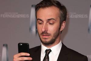 Jan Böhmermann appelliert an die Vernunft und rügt die Medien
