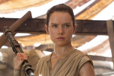 Wie die anderen neuen Hauptdarsteller war Daisy Ridley (23) zuvor nur in kleineren Rollen zu sehen. J. J. Abrams (49) setzte...