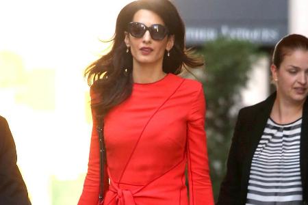 Amal Clooney beweist einmal mehr ihr Fashion-Gespür Amal Clooney beweist einmal mehr ihr Fashion-Gespür