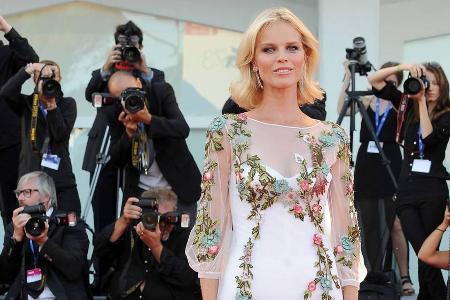 Filmfest in Venedig: Eva Herzigova in Alberta Ferretti Filmfest in Venedig: Eva Herzigova in Alberta Ferretti