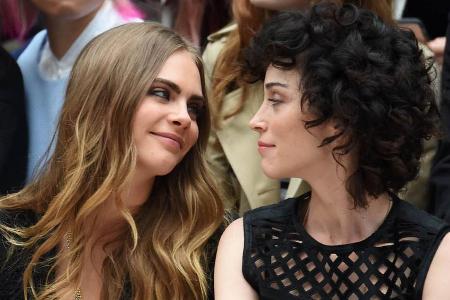 Cara Delevingne (l.) und ihre Freundin St. Vincent sollen sich getrennt haben Cara Delevingne (l.) und ihre Freundin St. Vincent sollen sich getrennt haben
